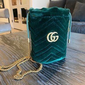 Gucci GG Marmont Bucket Bag Velvet Dark Green